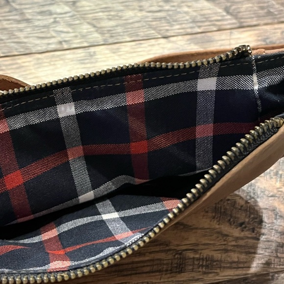 Hide & Drink leather zippered purse with handle - Picture 6 of 6